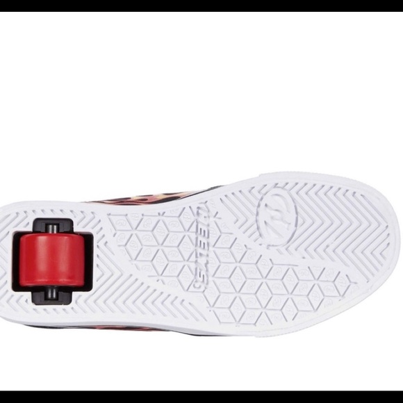 Heelys Pro 20 Skating Sneakers Kids Size 3 Youth with Cool Flame Detail - Picture 9 of 15